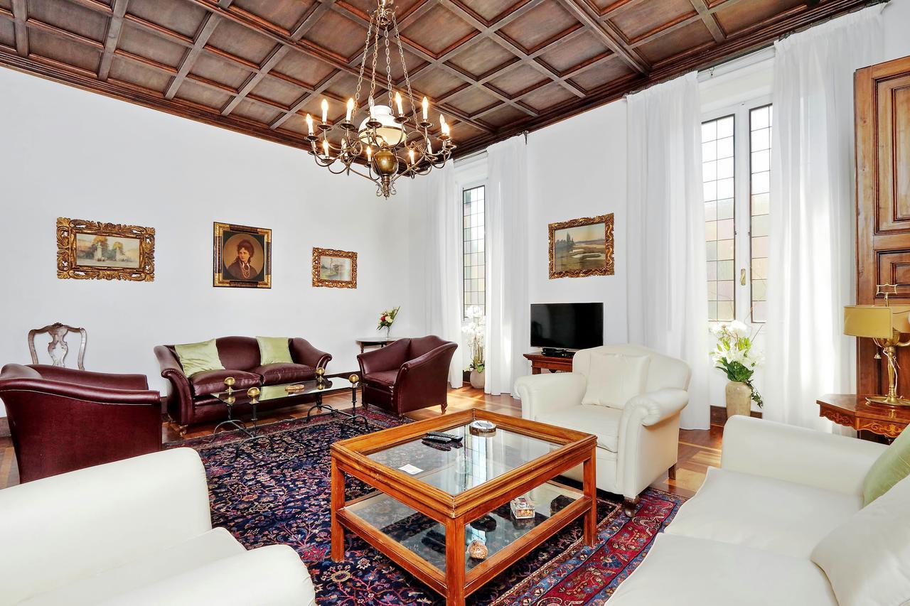 Prestigious Via Veneto Apartment Rom